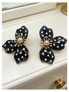 NWT Retro Black & White Polka Dot Flower Stud Earrings KC Gold Plated Faux Pearl